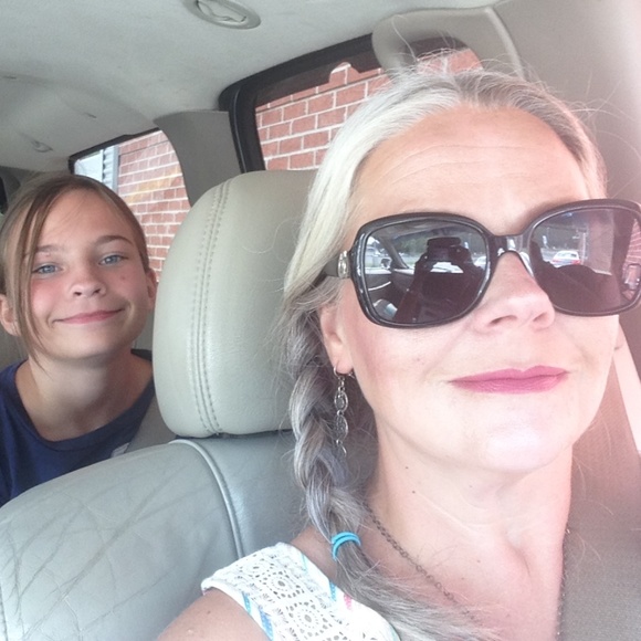 Meet your Posher, MeLissa - Picture 7 of 7